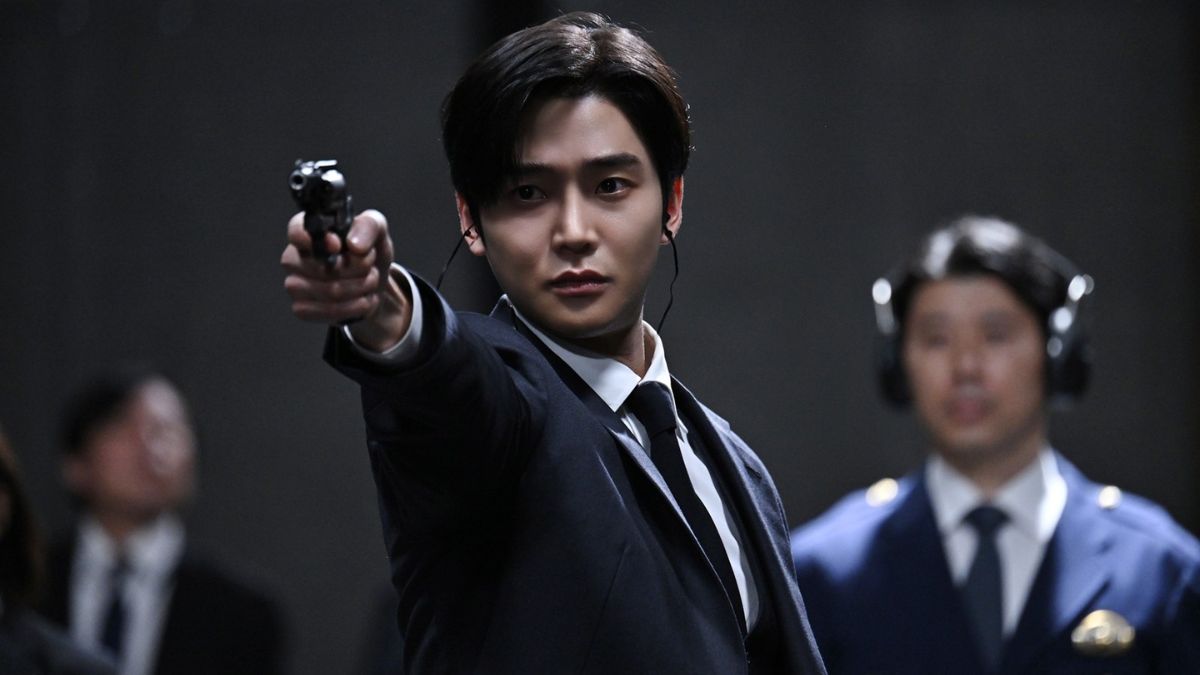 Rowoon, as FBI investigator Clyde Yoon, in his Japanese film debut 'The Last Man: First Love,' holding a weapon with an intense and ambitious gaze.