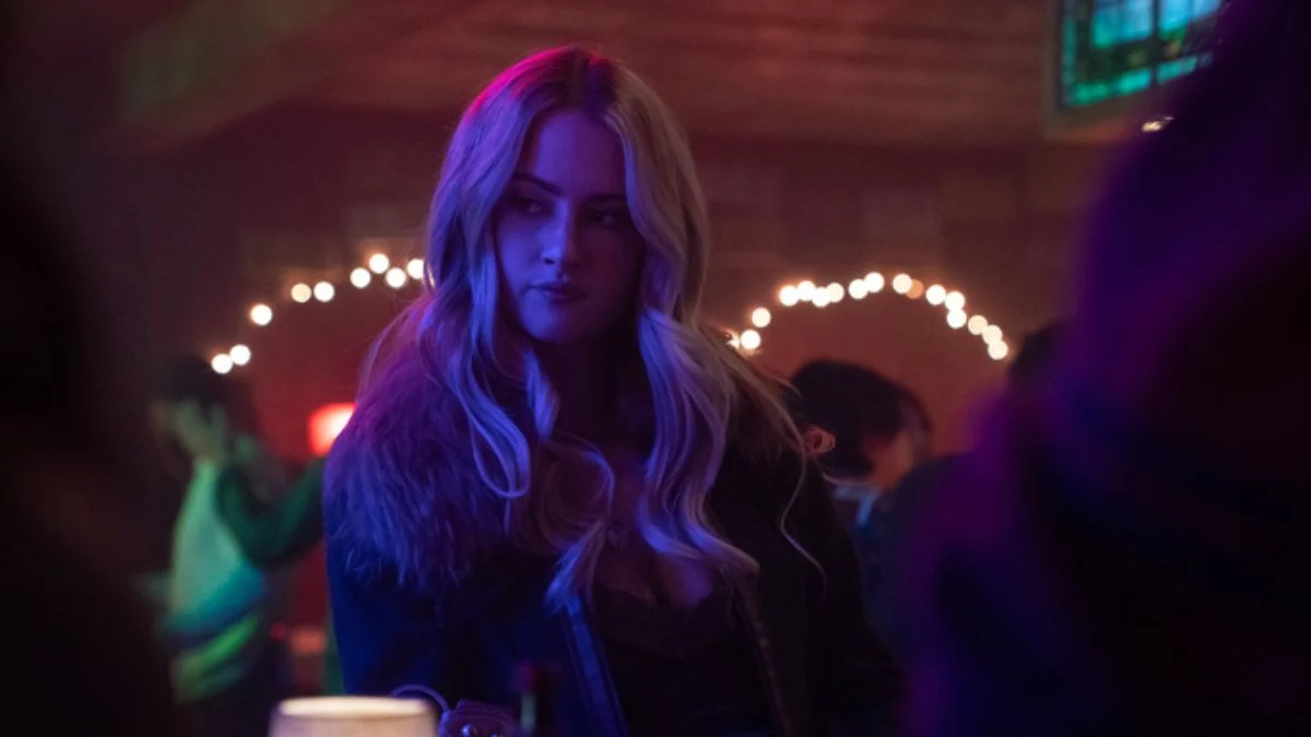 Grace Van Patten as Lucy Albright in a dimly lit bar scene from Tell Me Lies Season 3.