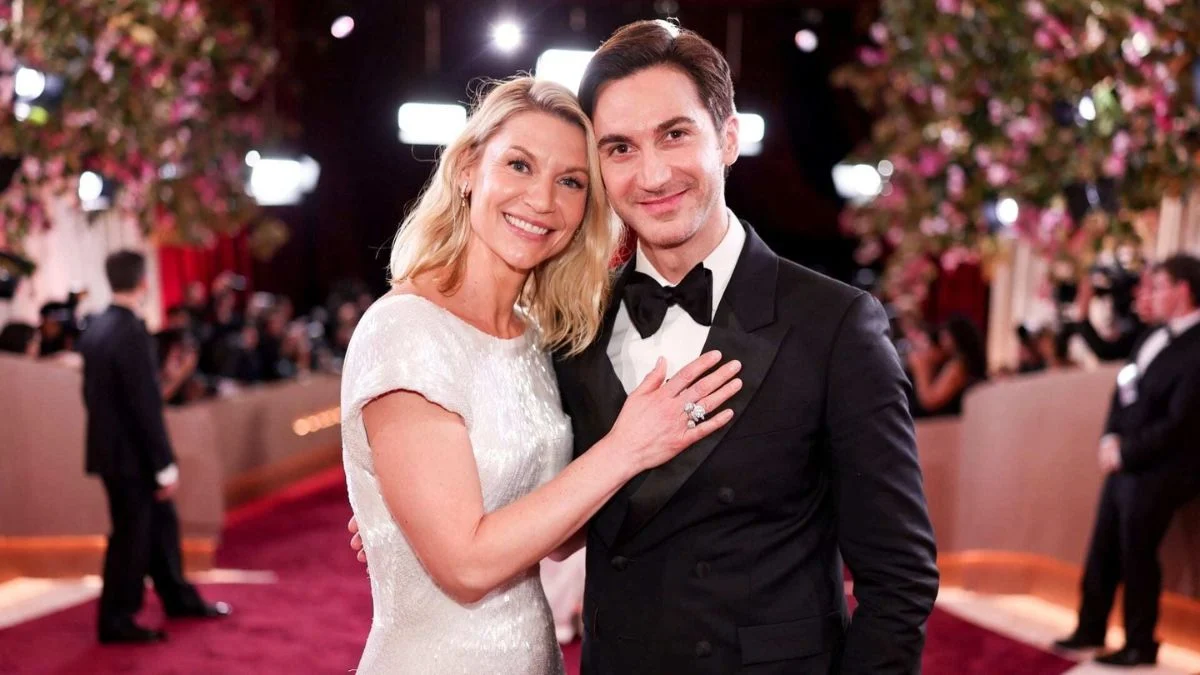 Claire Danes and husband Hugh Dancy smiling together on a red carpet at an awards event.