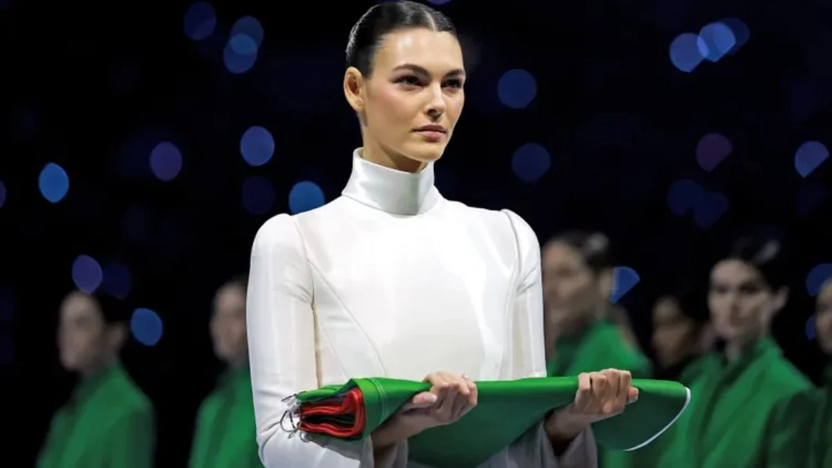 Vittoria Ceretti, Leonardo DiCaprio’s Model Girlfriend, Carries the Italian Flag at the Milano Cortina 2026 Winter Olympics Opening Ceremony