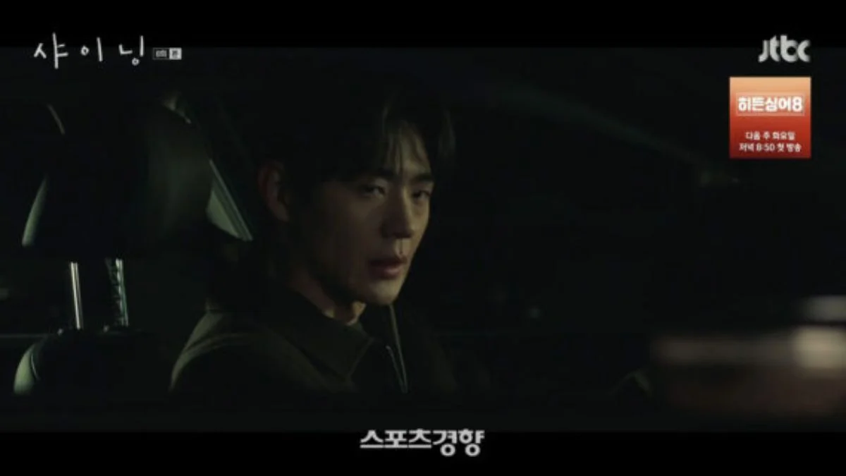 Shin Jae Ha as Bae Sung Chan behind the steering wheel of a car at night in JTBC drama Still Shining.