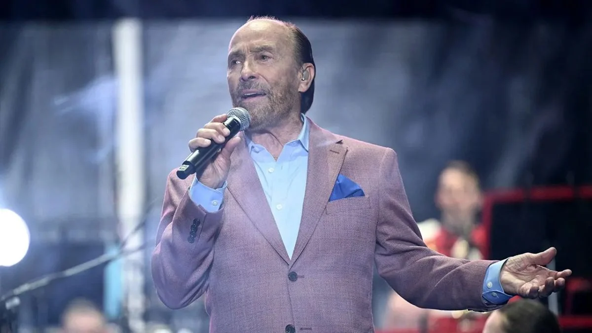 Lee Greenwood 1989 Panama Mission: Surviving Enemy Fire Under Bush Orders
