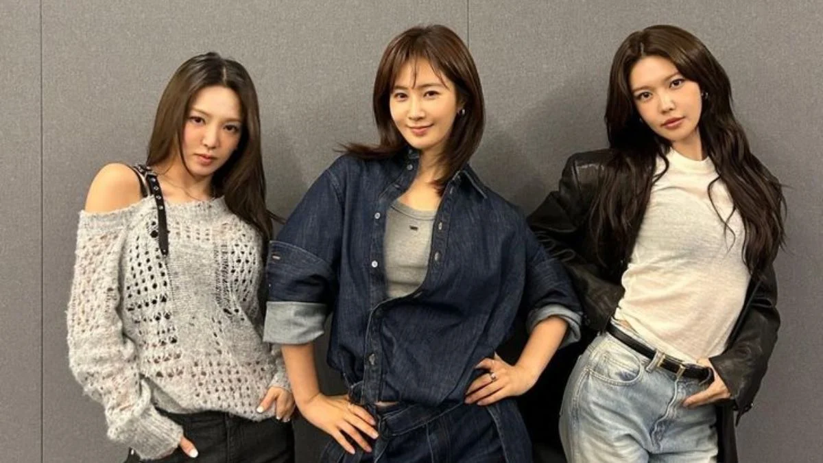 Girls' Generation members Hyoyeon, Yuri, and Sooyoung posing together as unit HRS