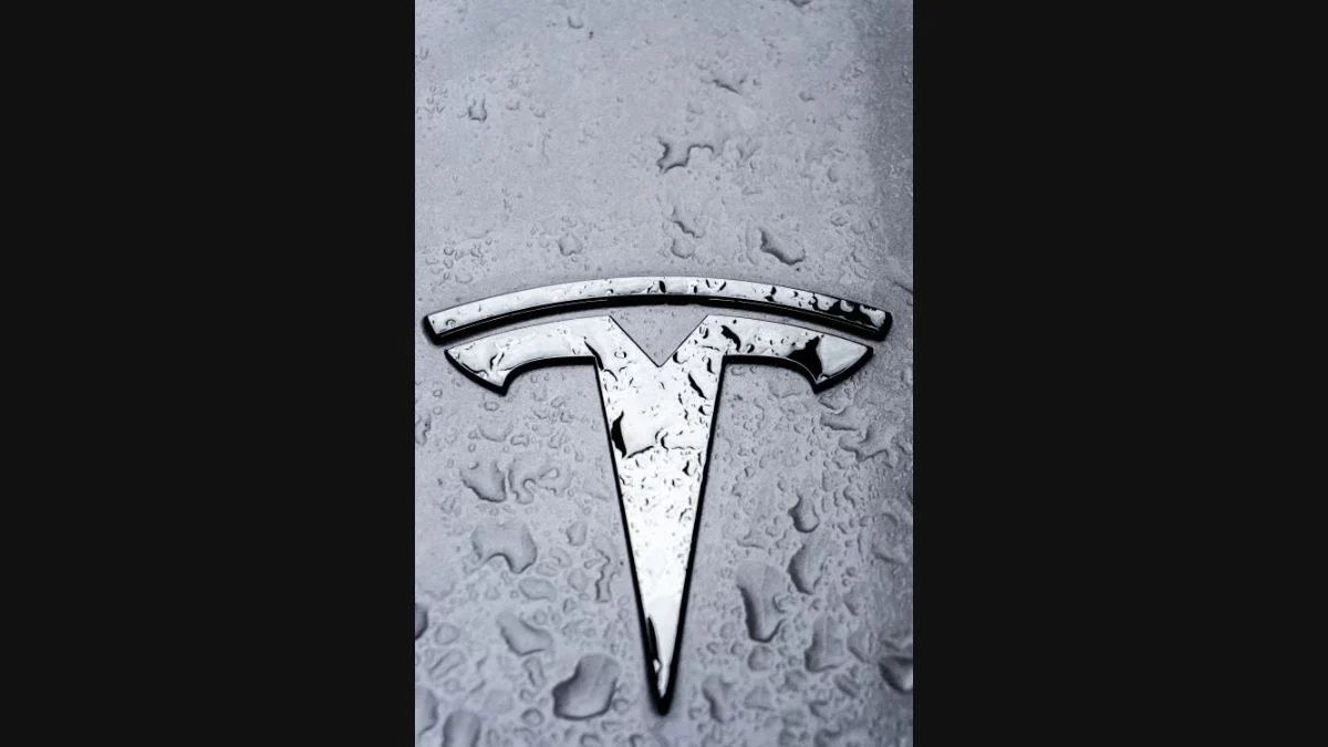 Tesla Roadster Reservations Reopen With $50,000 Deposit Ahead of October 1 Reveal