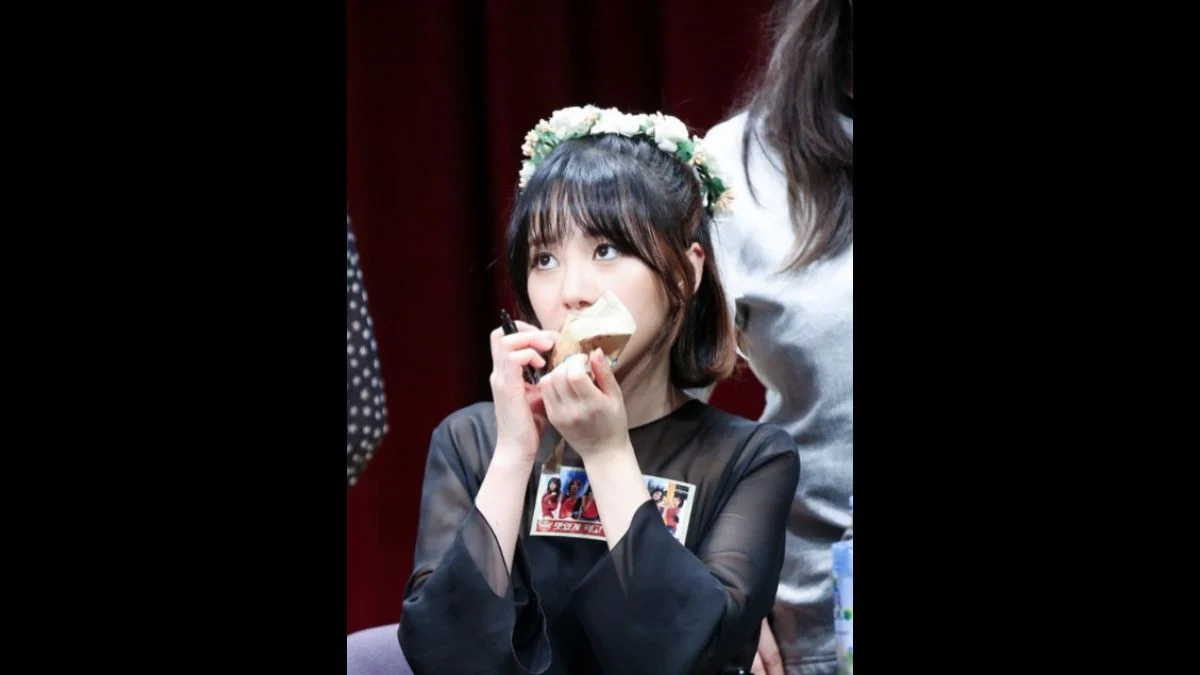 Former AOA member Kwon Mina posing at a fan event with a floral headband.