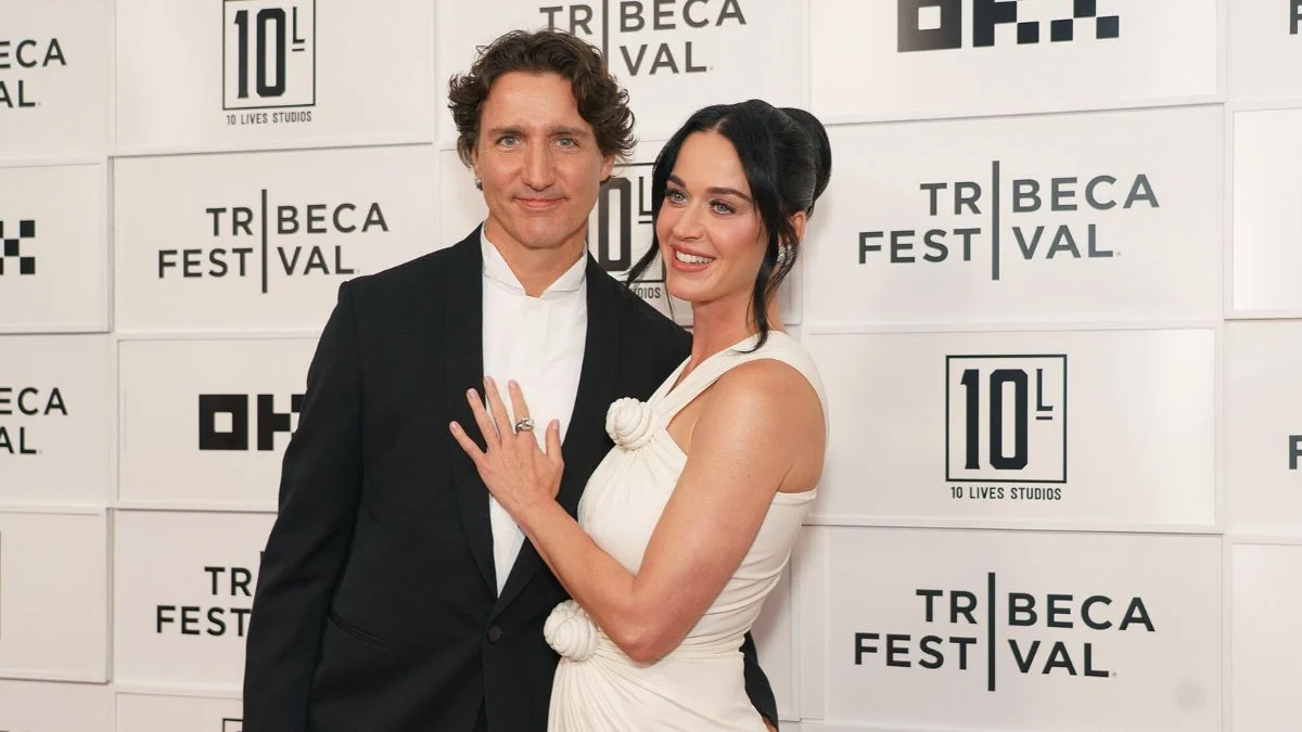 Alt Text: Justin Trudeau and Katy Perry posing together on the red carpet at the Tribeca Festival in New York City