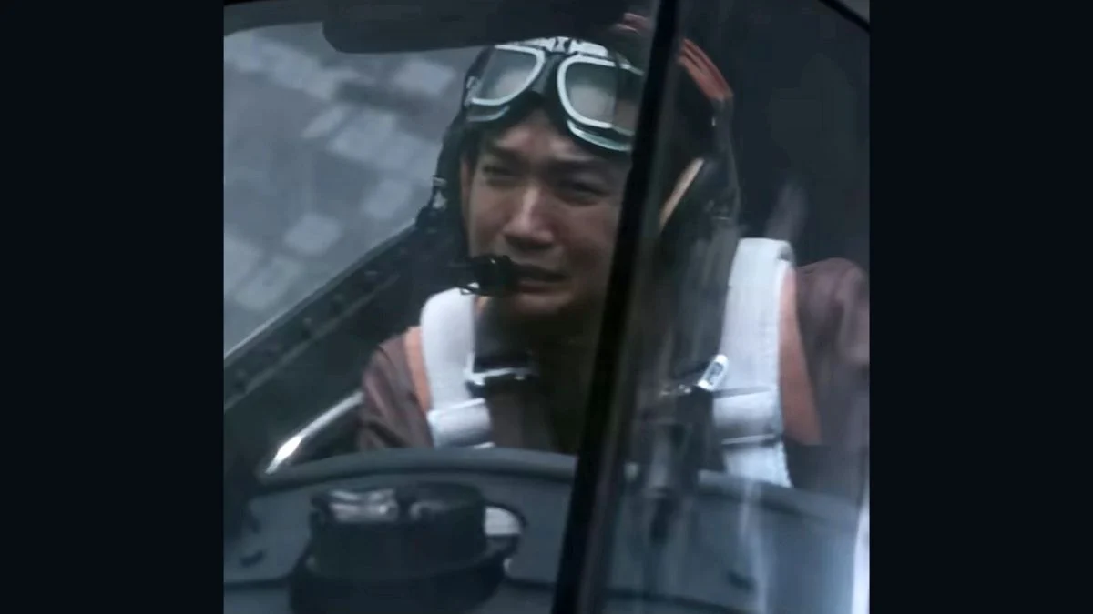 Ryunosuke Kamiki as Kōichi Shikishima crying and wearing flight gear inside an airplane cockpit in Godzilla Minus Zero.