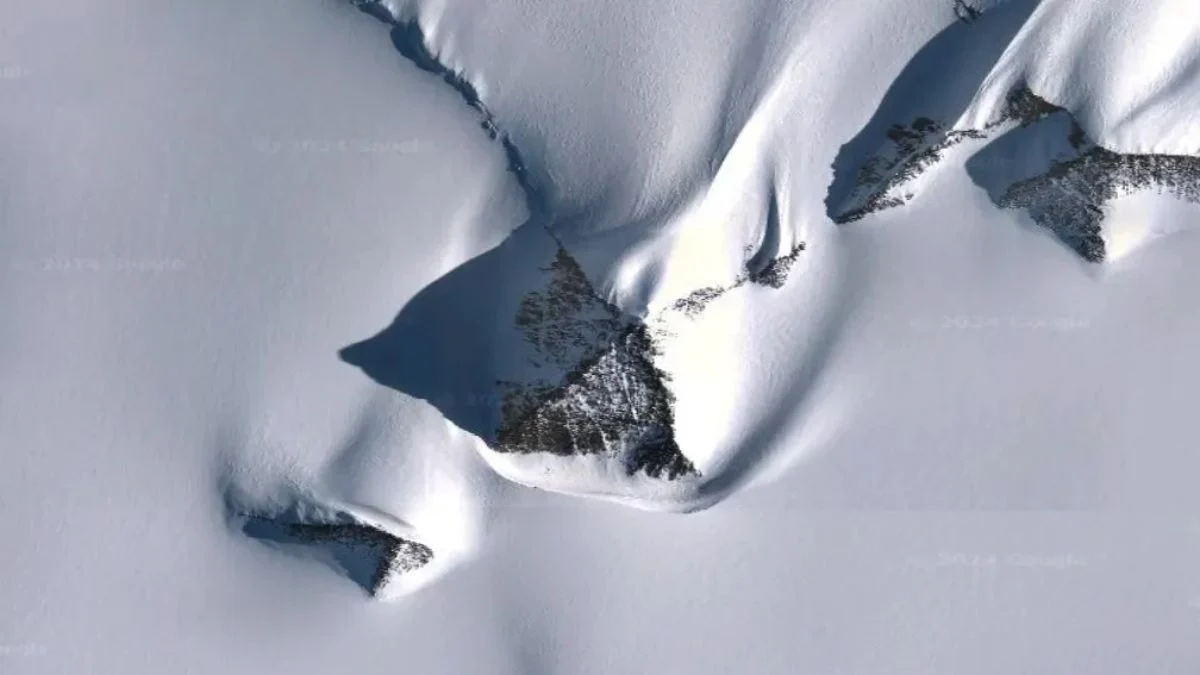 Antarctica, Pyramid Mountain, Ellsworth Mountains, Antarctic Geology, Glacial Erosion, Pyramidal Peak, Freeze-Thaw Weathering, Science Mysteries, Satellite Imagery, Ancient Civilisation Claims