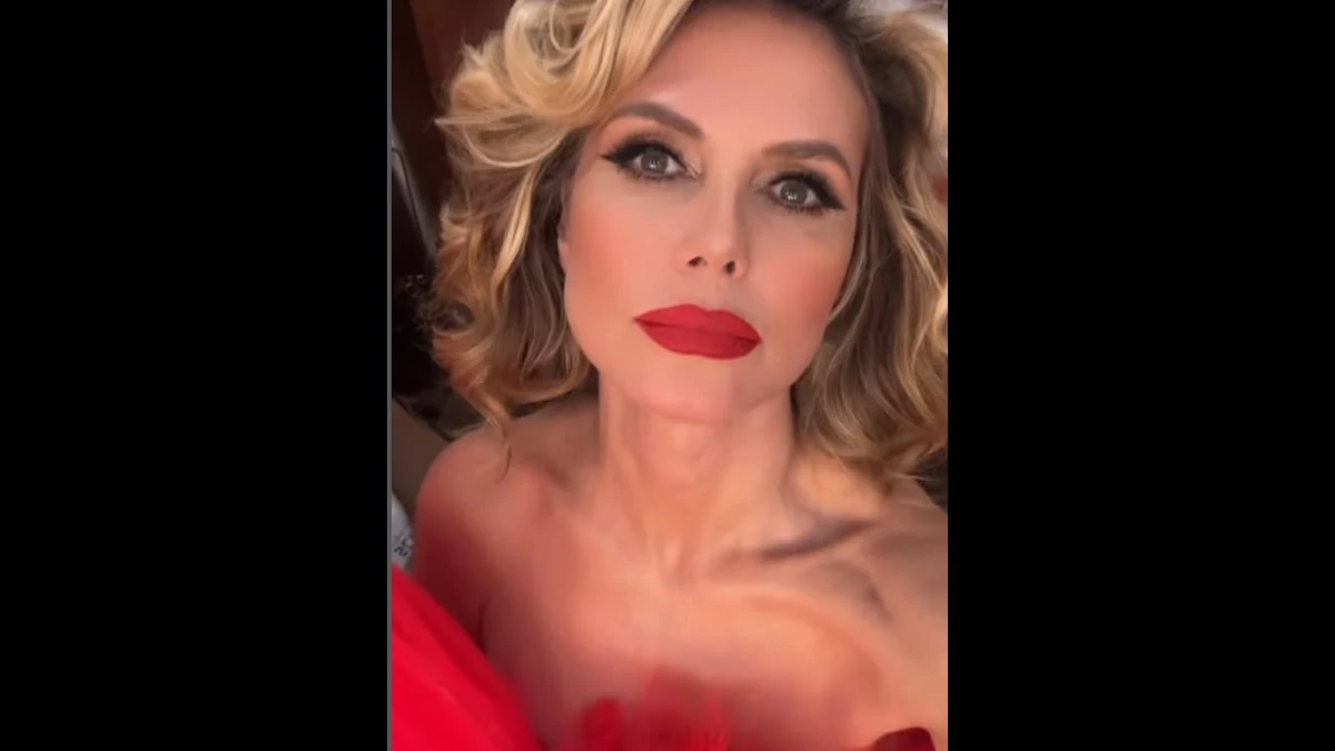 Selfie of supermodel Heidi Klum wearing bright red lipstick and styled blonde hair